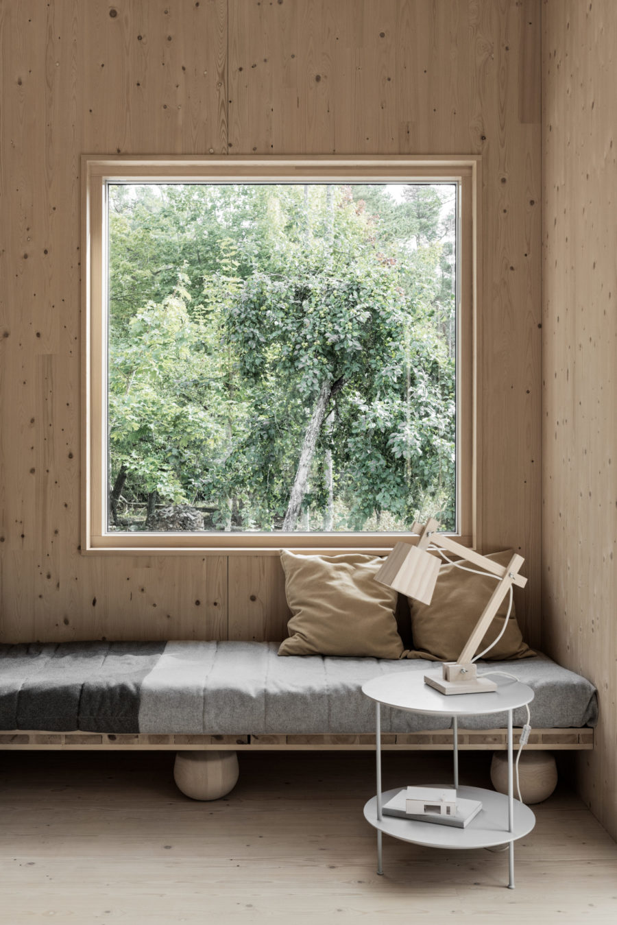 Woodlamp, TAF Studio. Foto Erik Lefvander, styling Annaleena Leino Karlsson