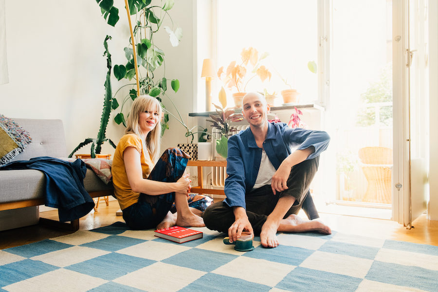 Bild på Lisa Milberg och Leo Forssell från Auktionstipset.