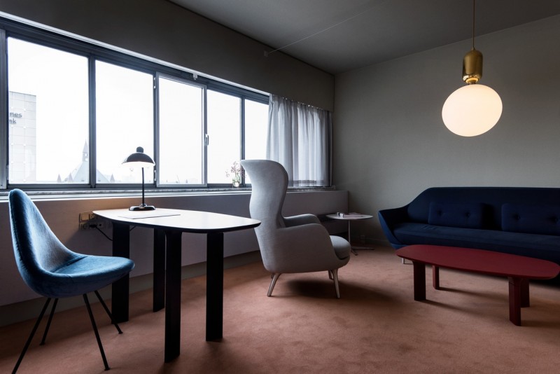 Jaime Hayon's deisgn påminner om Arne Jacobsen's orginal design.