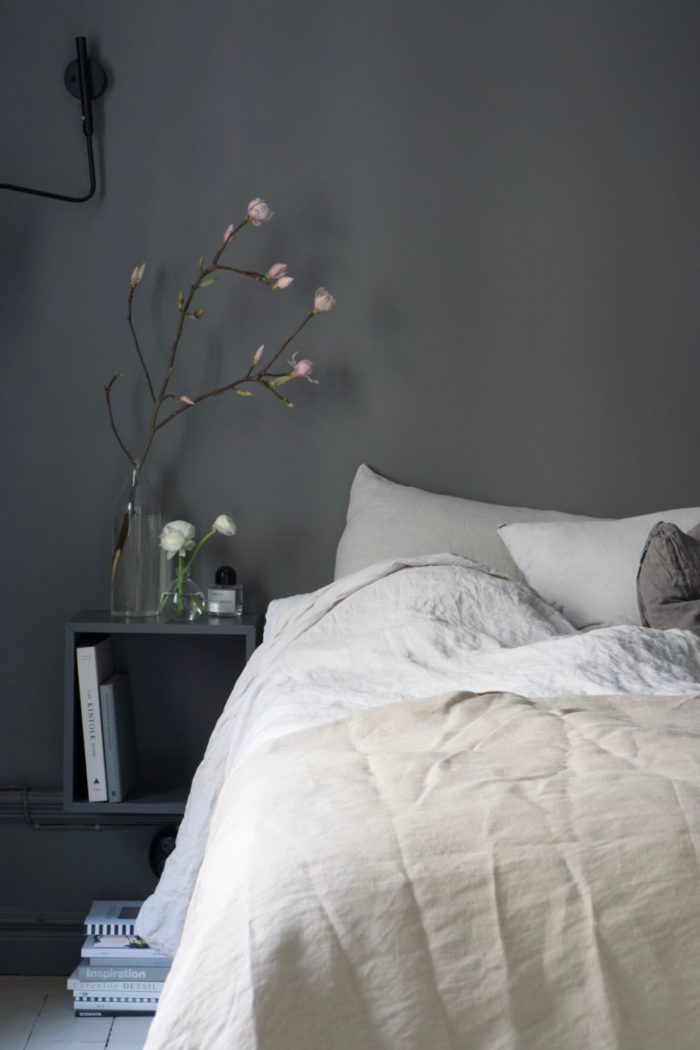 Sängbord – fem inspirerande alternativ | An Interior Affair Bellissa | Sidobord, Sängbord, Sovrum inredning